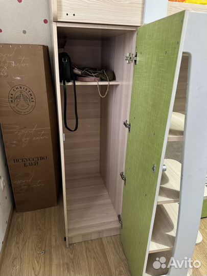 Двухъярусная кровать со шкафом и столом