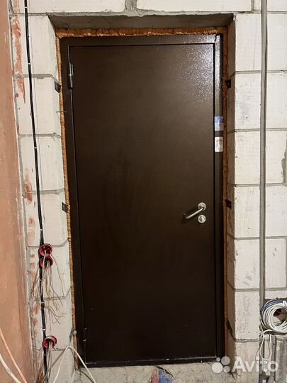 Дверь металл входная 960x2050x70 петли справа