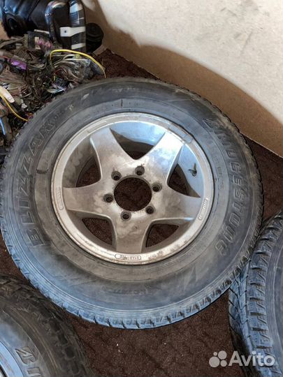 Комплект литых дисков с резиной 6*139,7 terrano 2