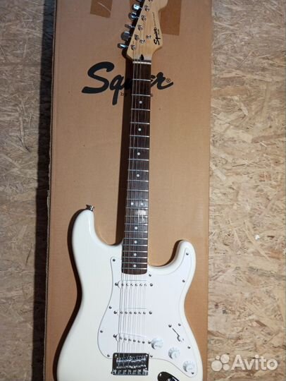 Электрогитара Squier Bullet Stratocaster SSS HT WH