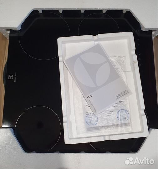 Варочная панель индукционная новая Elektrolux