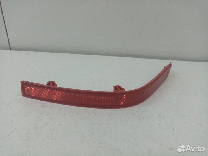 Отражатель в бампер задний правый Volkswagen Trans