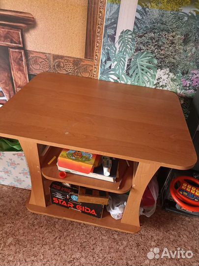 Журнальный столик на колесах