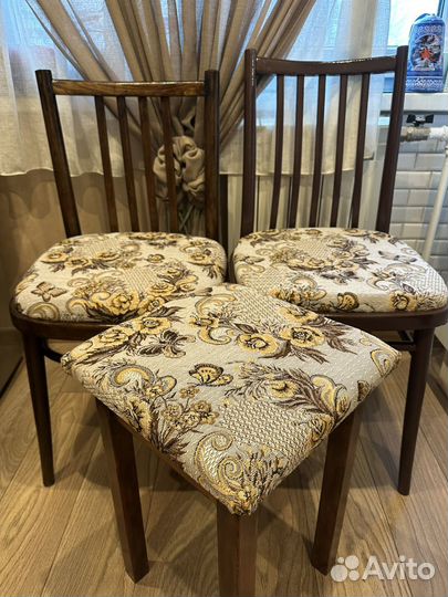 Стулья и табуретка