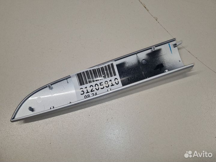 Накладка рейлинга задняя правая Toyota CorollaVerso R10 2004-2009