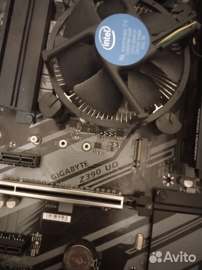 Материнская плата Gigabyte z390 1151v2