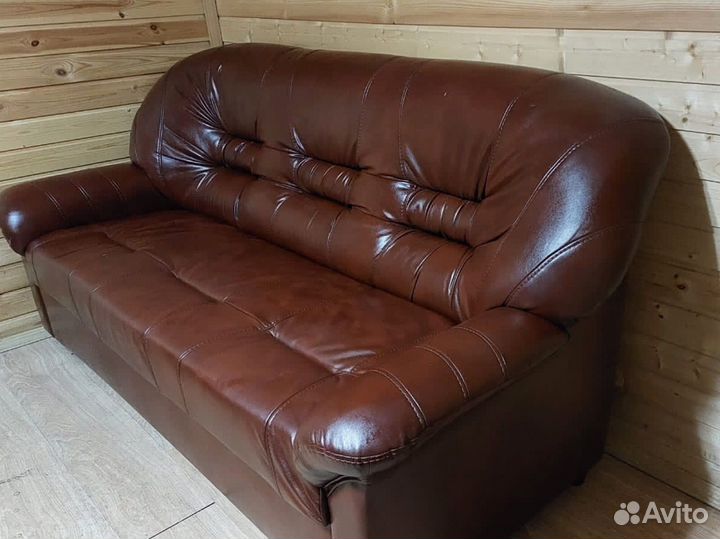 Кожаный диван
