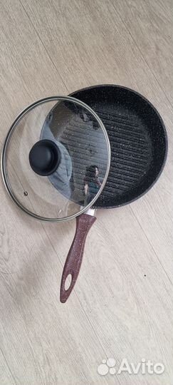 Сковорода гриль с крышкой 26 см