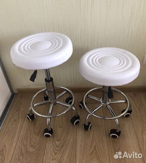 Стул для мастера низкий в салон новый белый