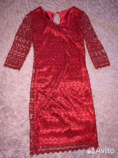 Красное кружевное платье