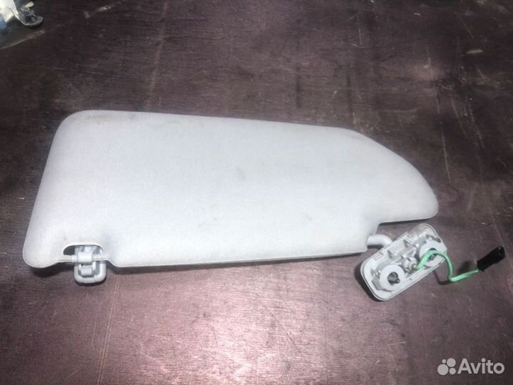 Козырек солнцезащитный правый Volvo S60 sedan