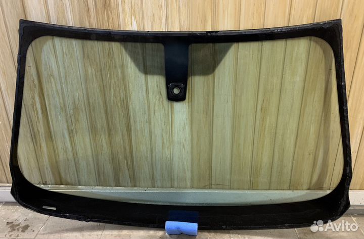 Лобовое стекло BMW