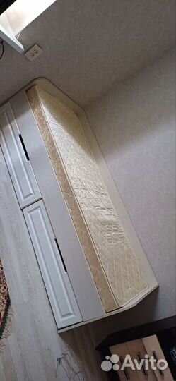 Кровать односпальная с ящиками и матрасом