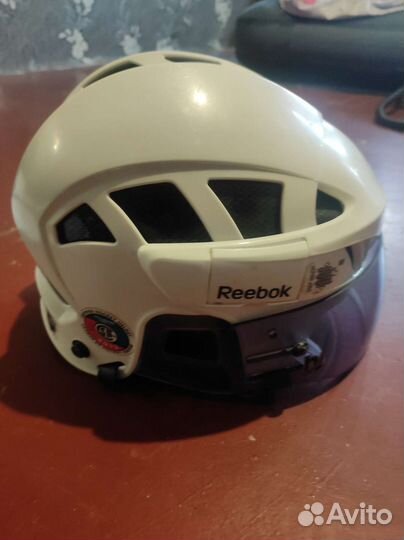 Хоккейный шлем