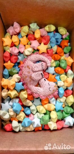 Бумажный наполнитель в коробку для подарка