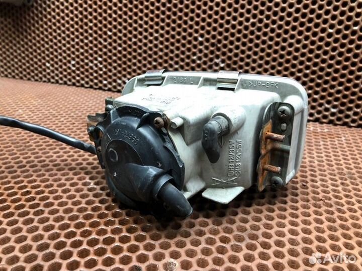 Противотуманная фара передняя левая Mazda Capella