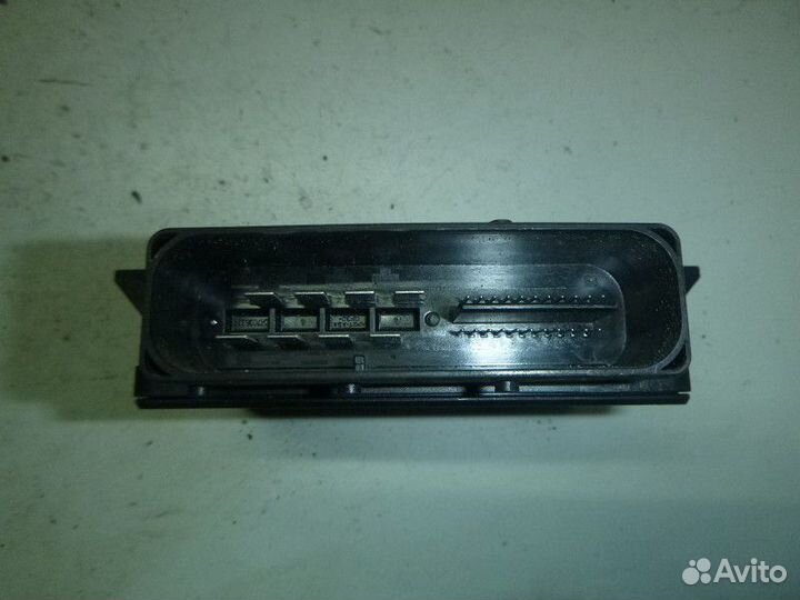 Блок управления парковочным тормозом audi A4 B8 20