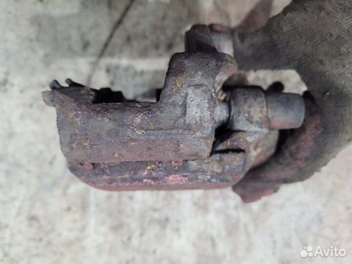 Суппорт передний левый Opel Vectra 86 C18NZ 1991