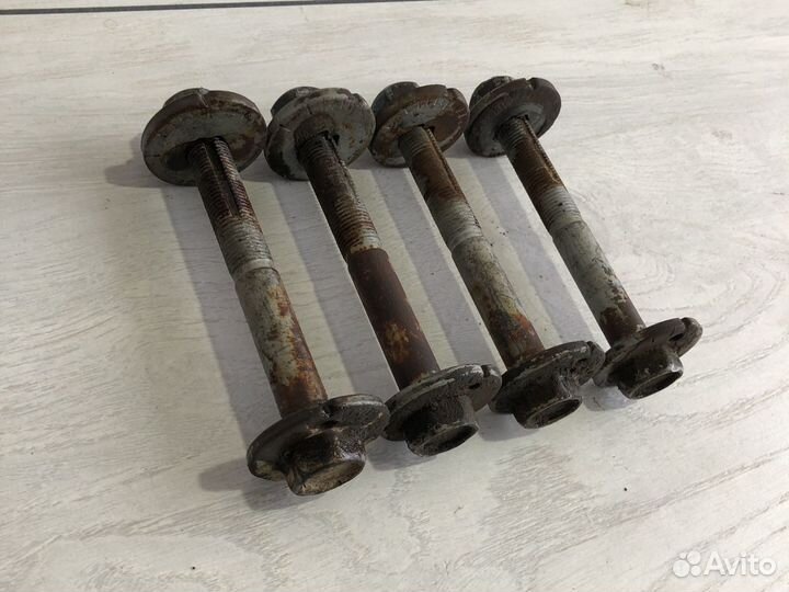 Nissan Patrol Y62 Развальный болт