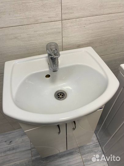 Тумба для ванной и шкаф с зеркалом