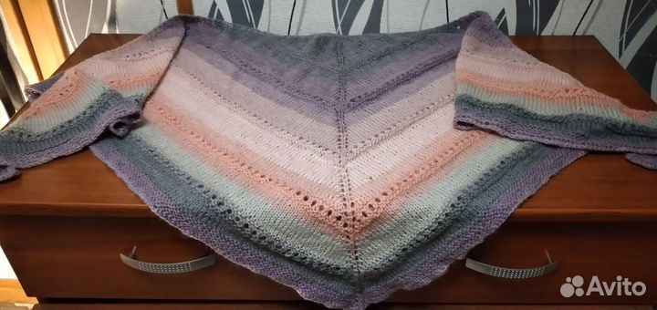 Вязаный бактус из мягкой пряжи