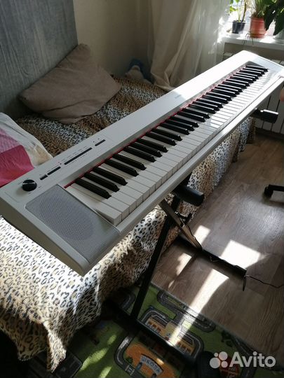 Цифровое пианино Yamaha NP-32WH Piaggero 76 клавиш