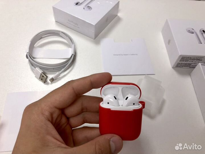 AirPods новые + чехол в подарок
