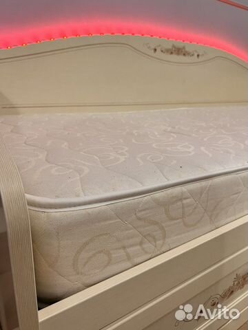 Детская кроватка с матрацем