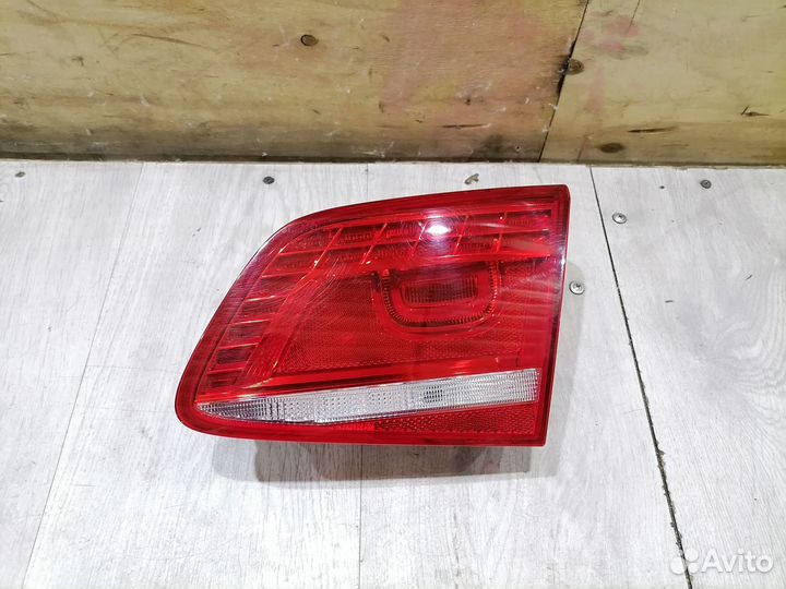 Фонарь задний правый внутренний VW Passat B7