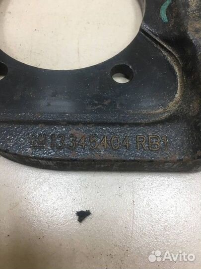 Скоба суппорта заднего правого Opel Astra