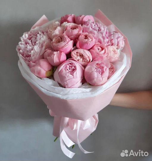 Букеты с пионами и пионовидными кустовыми розами