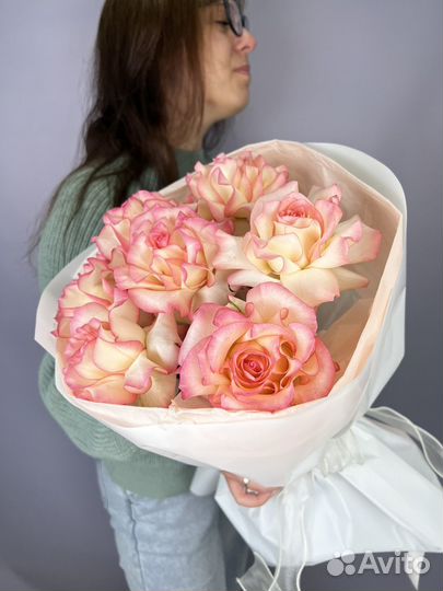 Букет роз французских бело розовых