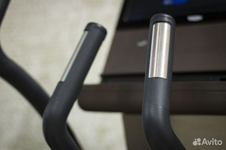 Эллиптический тренажер Technogym Vario Artis