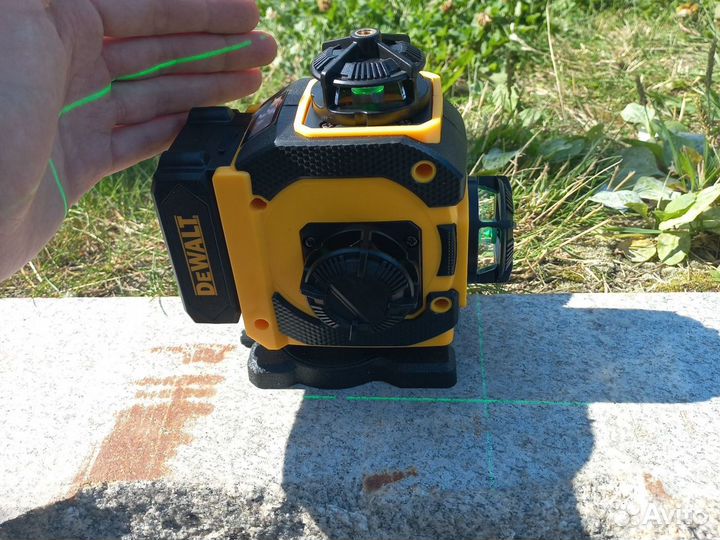 Лазерный уровень dewalt 360 со штативом