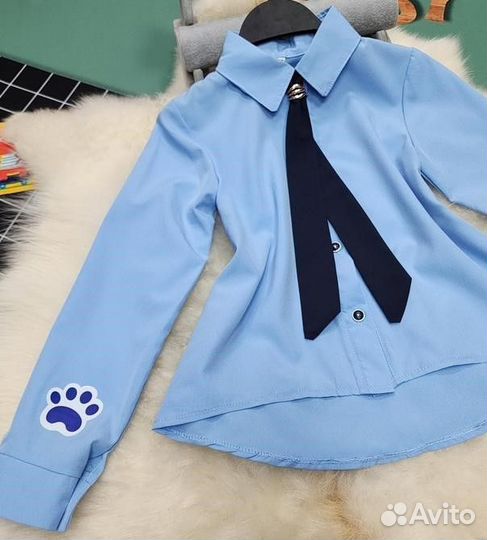 Голубая рубашка с галстуком