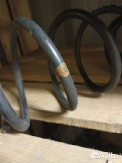 Пружина подвески передняя правая Nissan Leaf