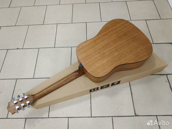 Акустическая гитара новая