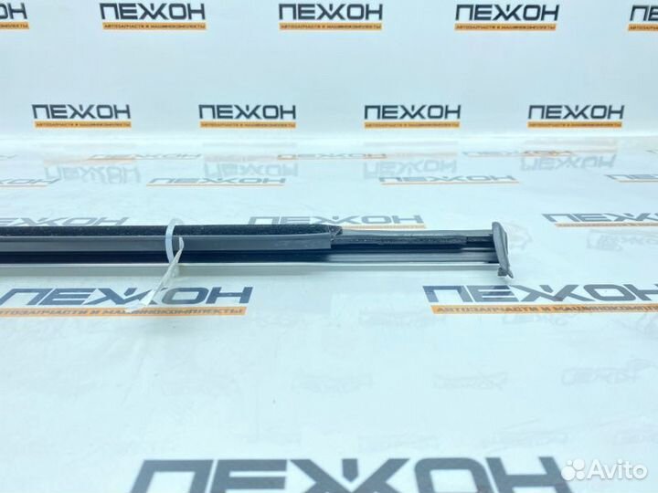 Бархотка двери передняя правая Bmw 7-Series G12