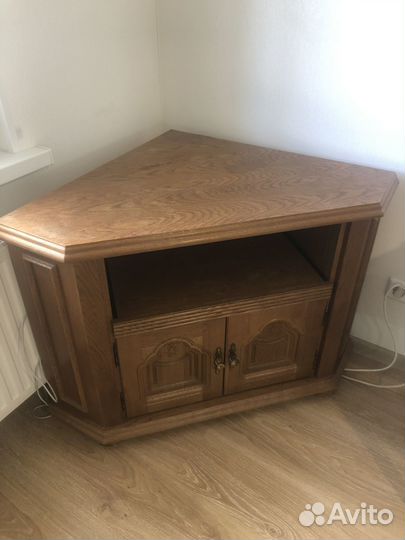 Угловая тумба под телевизор из массива дуба