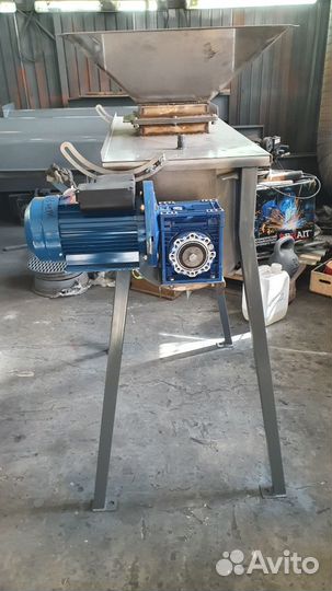 Смеситель кормов горизонтальный