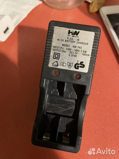 Зарядное устройство для пальчиковых батареек и акк