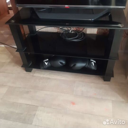 Стеклянная тумба под тв