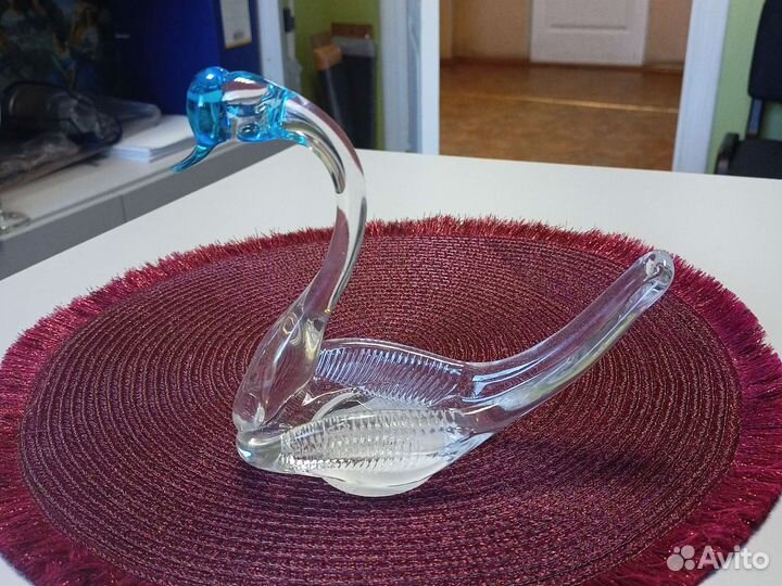 Статуэтка лебедь