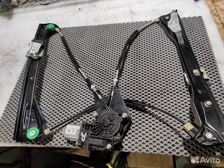 Стеклоподьемник передний правый Volkswagen Polo