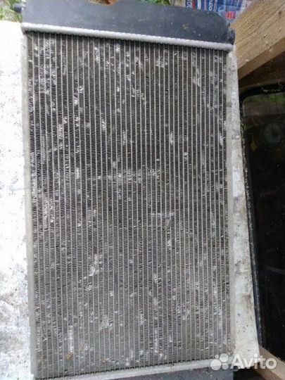 Радиатор охлаждения двигателя Toyota Avensis 2.0