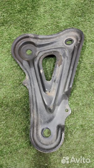 Кронштейн подрамника левый Toyota Verso R2 2017