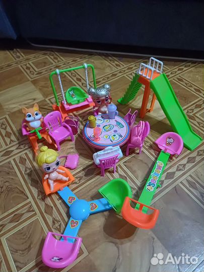 Пластиковая карусель,мебель