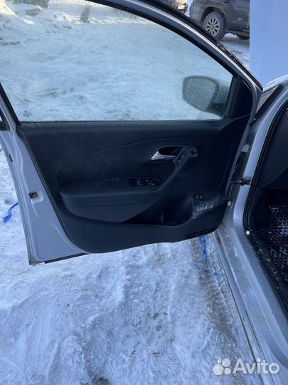 Обшивки карты дверей Volkswagen Polo 5