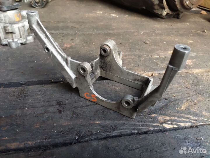 Кронштейн насоса гидроусилителя Audi A6C5 2.4 2.8