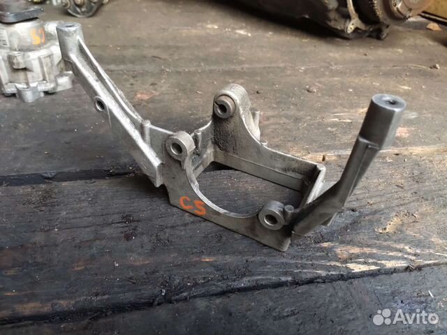 Кронштейн насоса гидроусилителя Audi A6C5 2.4 2.8